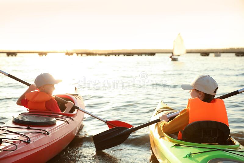 Helping kids learn safe sun habits withShirts to protect from the sun